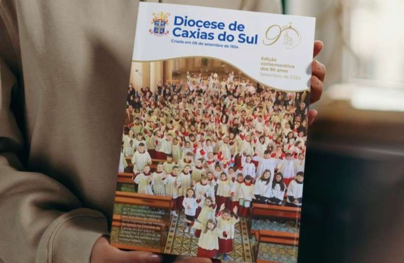 Foto notícia Conheça a revista comemorativa dos 90 anos da Diocese de Caxias do Sul