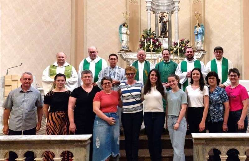 Foto notícia Missa no Santuário Santo Antônio marca o envio da equipe de coordenação da Região Pastoral de Bento Gonçalves