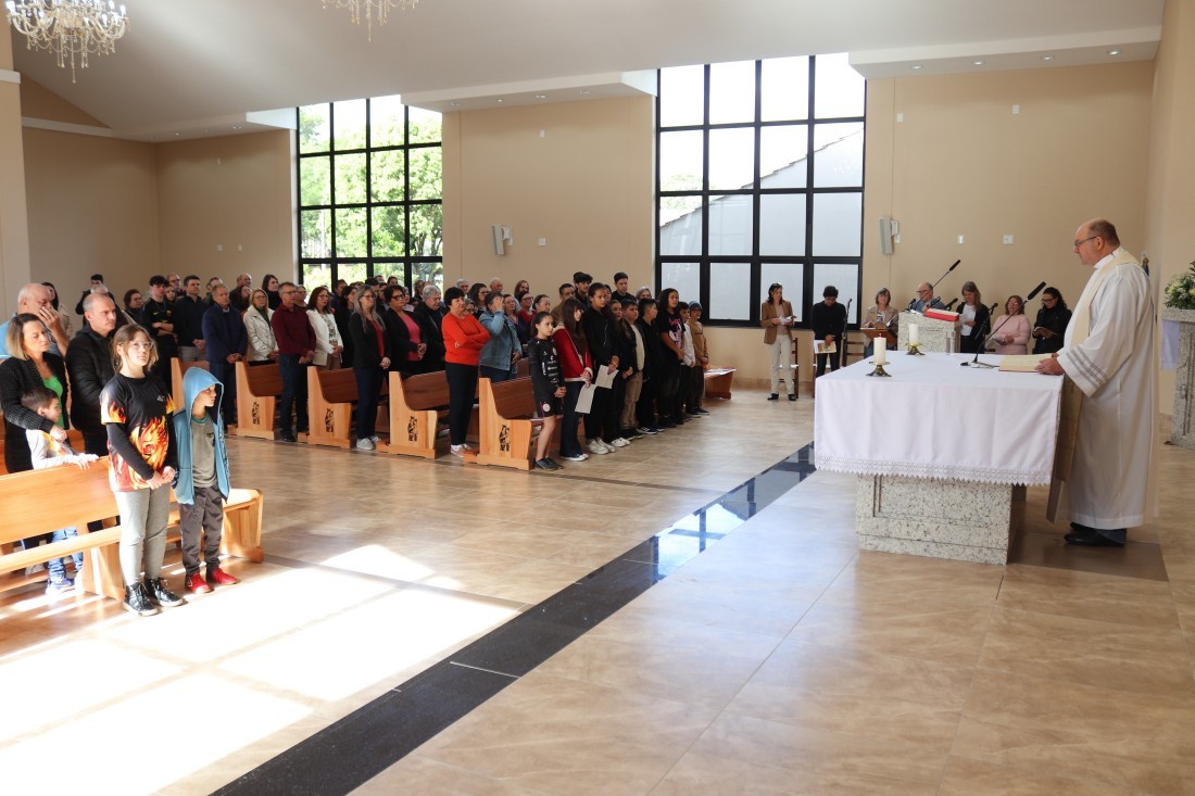 Comunidade Nossa Senhora da Saúde do Vinhedos celebra primeira Missa no novo templo, em Bento
