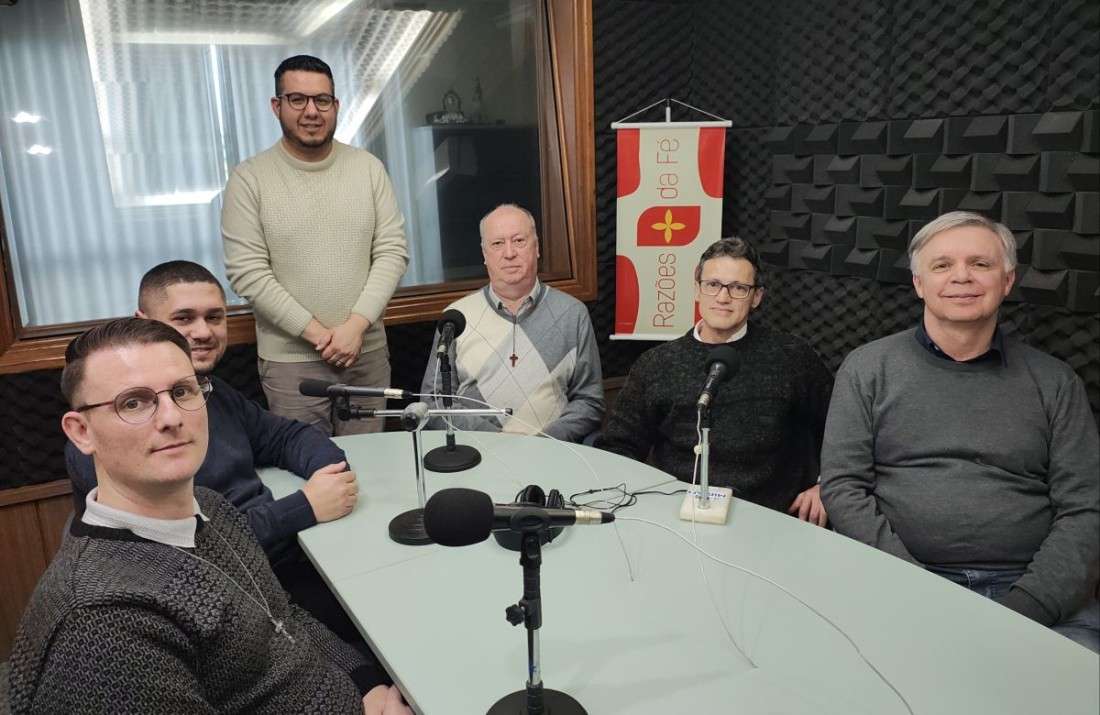 Foto notícia Candidatos ao diaconato permanente participam do programa Razões da Fé e convidam para as celebrações de ordenação